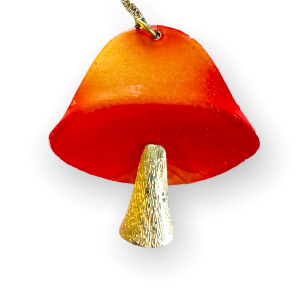 Vintage statement pendant necklace— mushroom